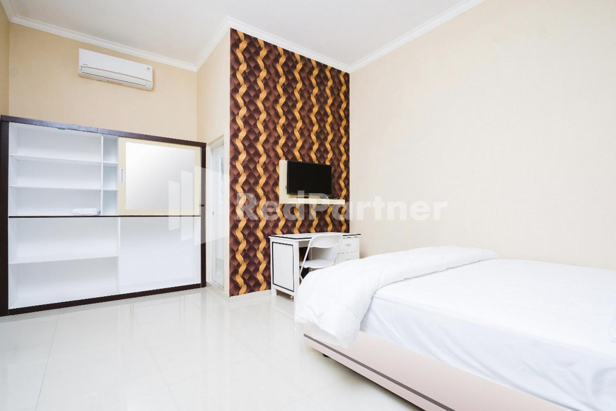 Отель Omah Kalimosodo Mitra Reddoorz Near Stasiun Malang Kota Baru Экстерьер фото