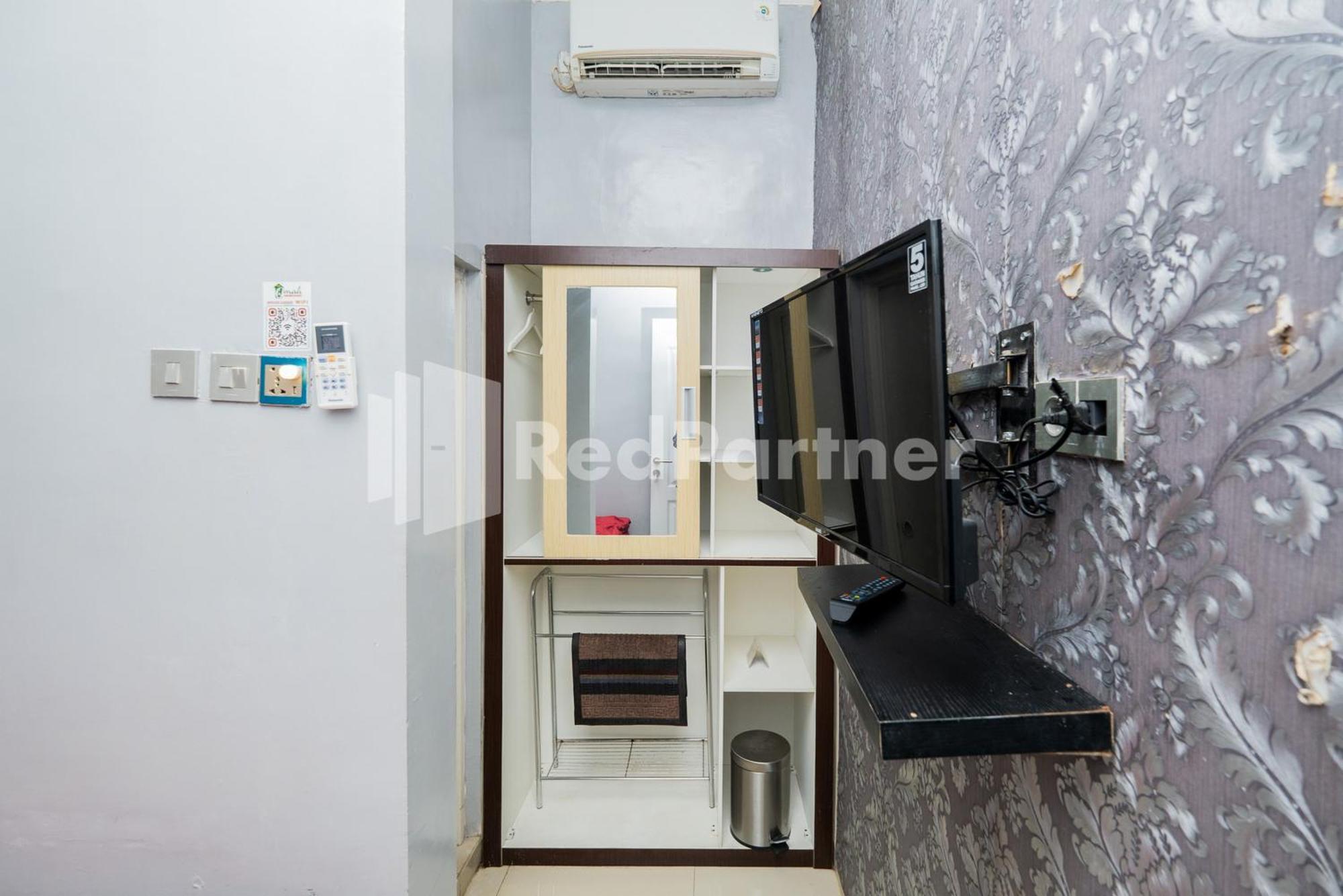 Отель Omah Kalimosodo Mitra Reddoorz Near Stasiun Malang Kota Baru Экстерьер фото