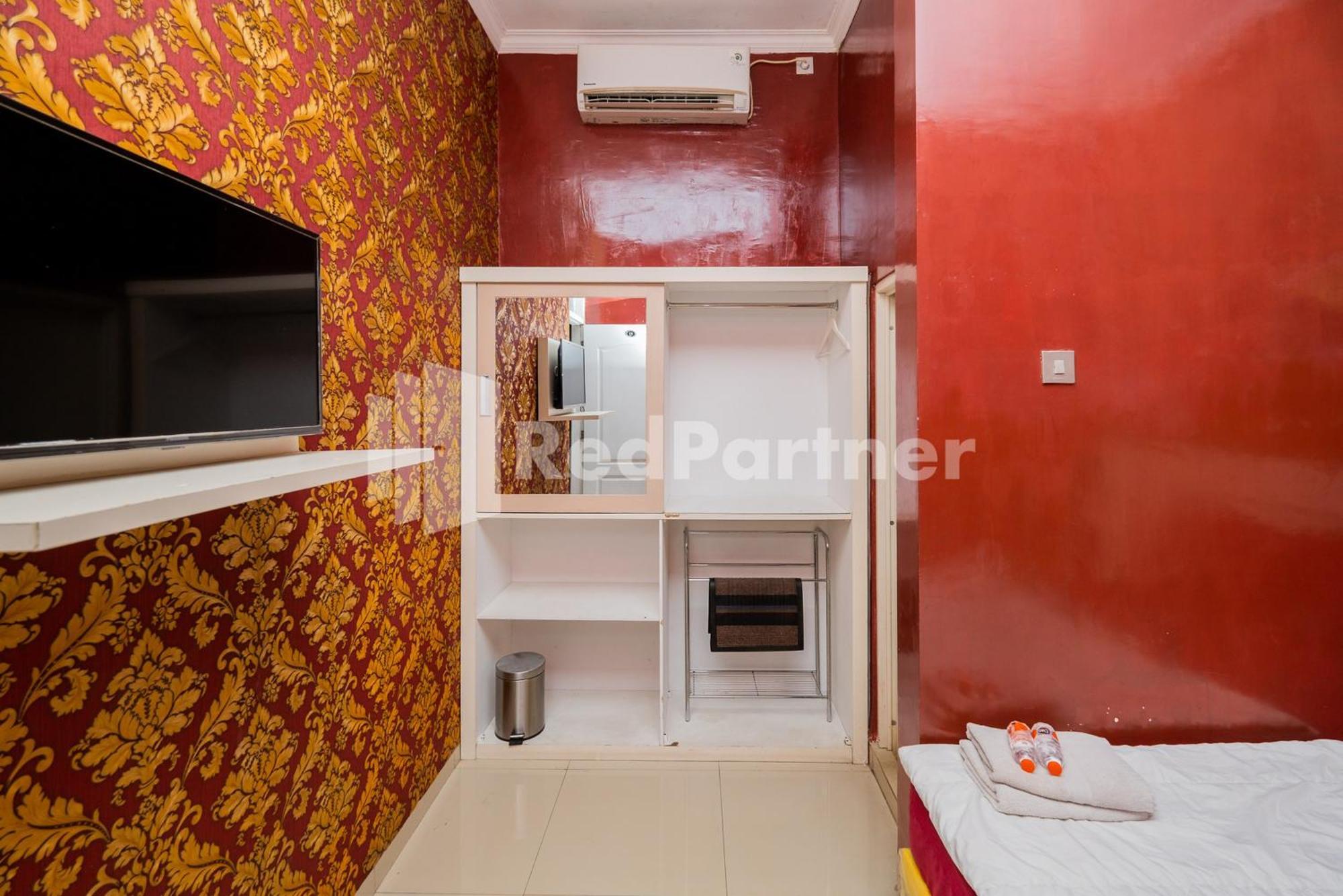 Отель Omah Kalimosodo Mitra Reddoorz Near Stasiun Malang Kota Baru Экстерьер фото