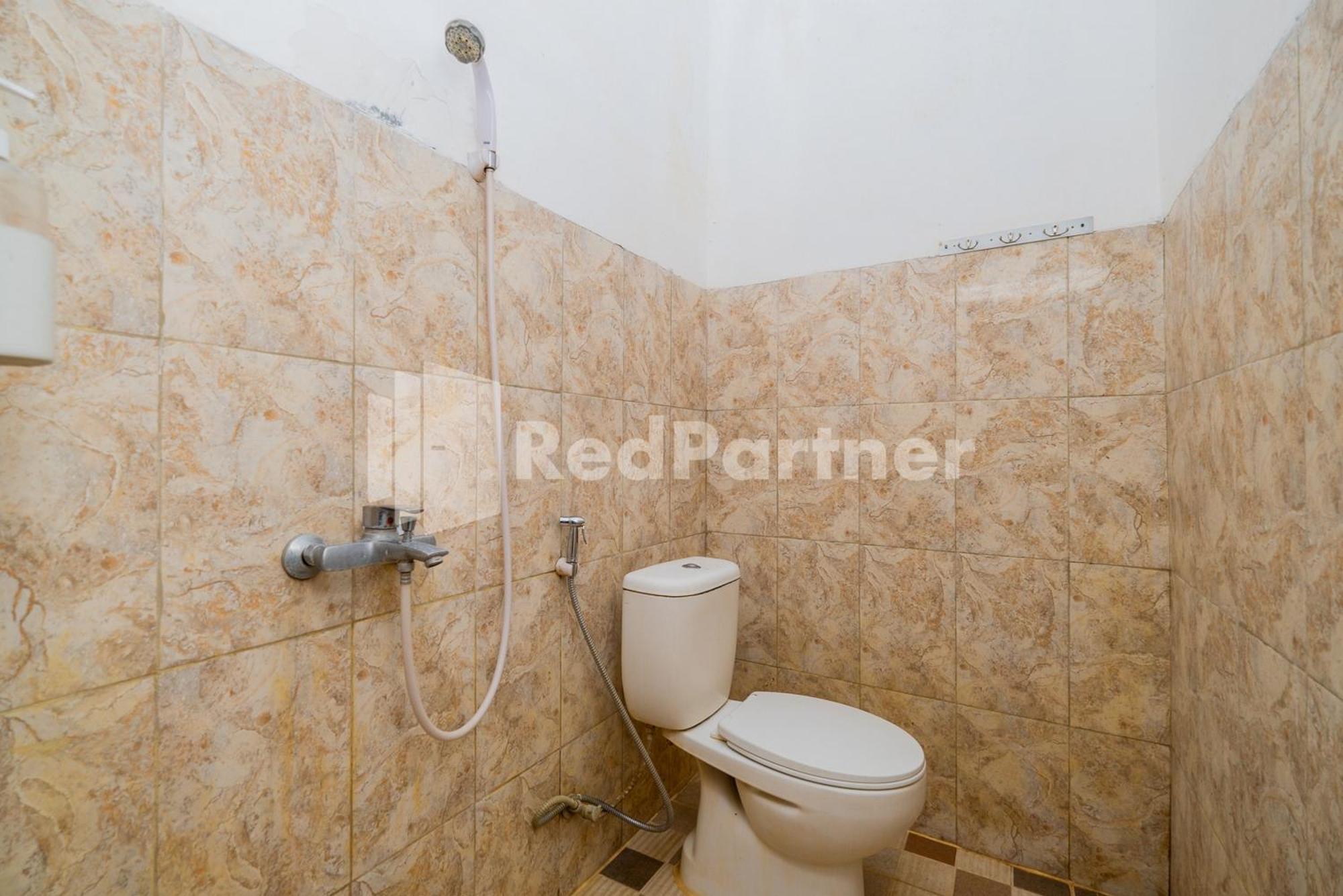 Отель Omah Kalimosodo Mitra Reddoorz Near Stasiun Malang Kota Baru Экстерьер фото