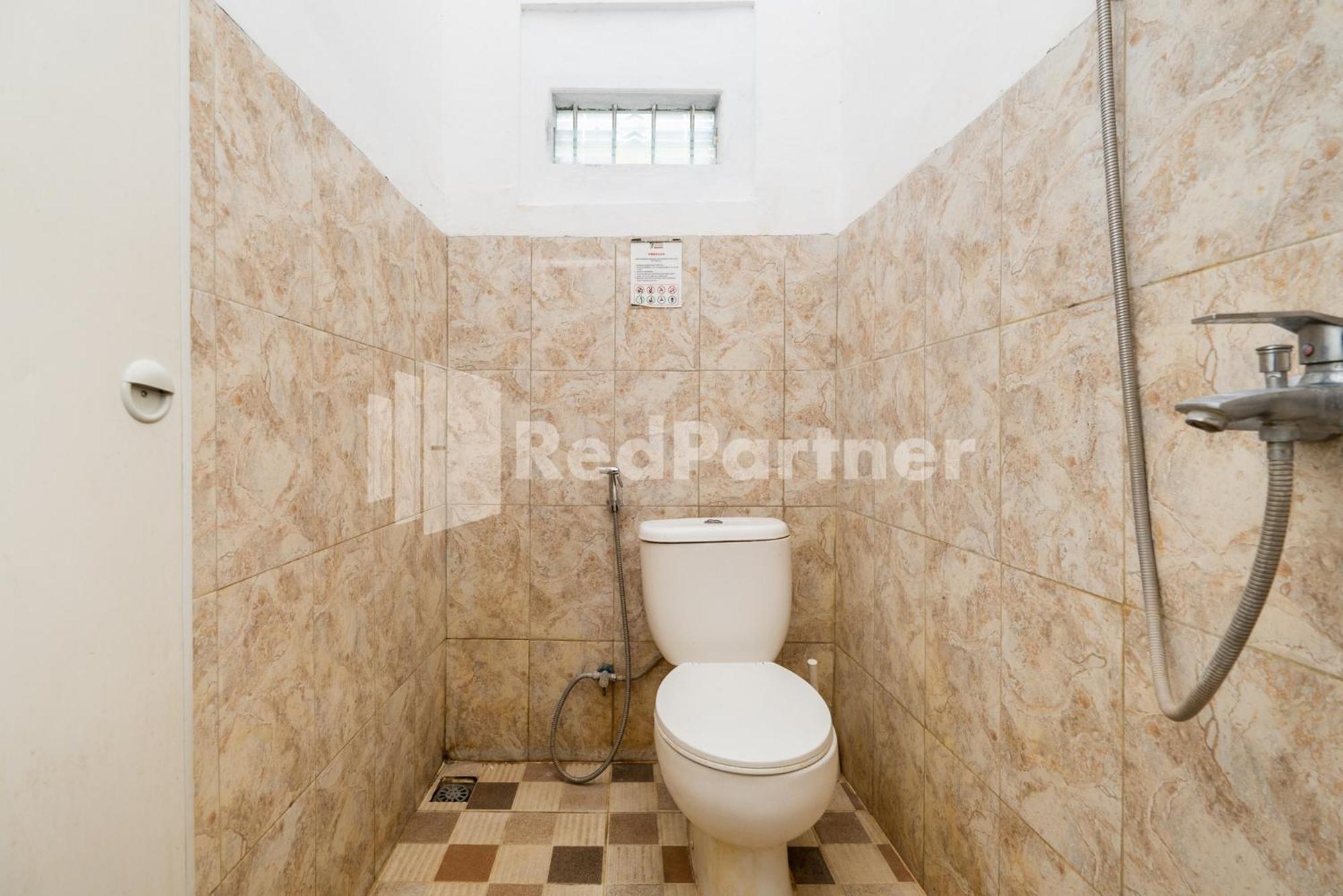 Отель Omah Kalimosodo Mitra Reddoorz Near Stasiun Malang Kota Baru Экстерьер фото