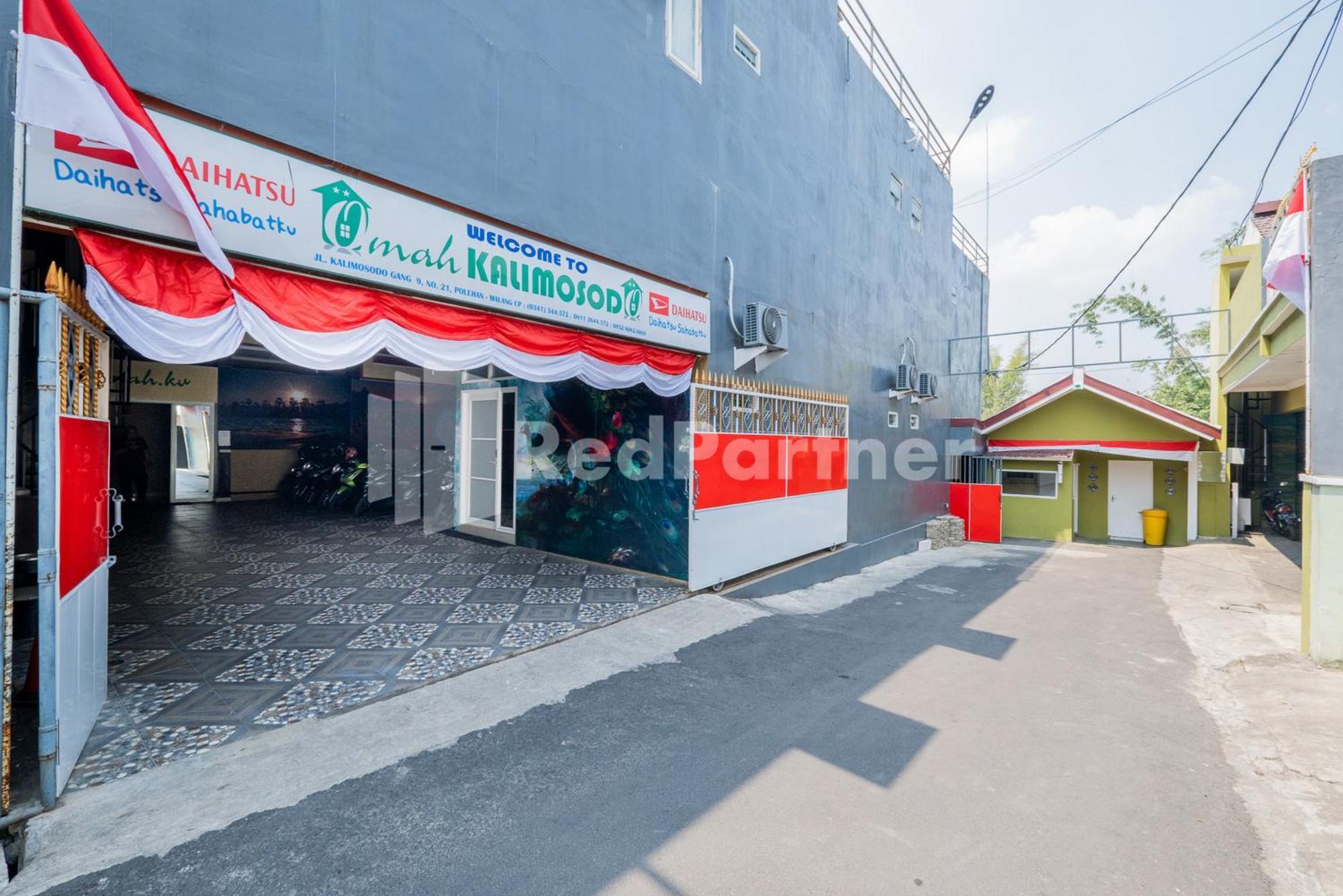 Отель Omah Kalimosodo Mitra Reddoorz Near Stasiun Malang Kota Baru Экстерьер фото